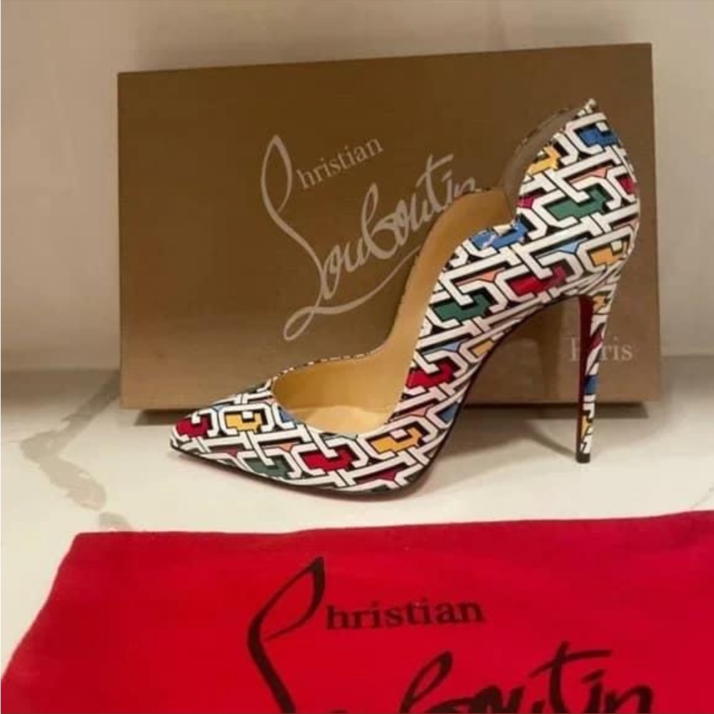 Louis Vuitton size 38.5 Condition 10/10 - Picture 2 of 4
